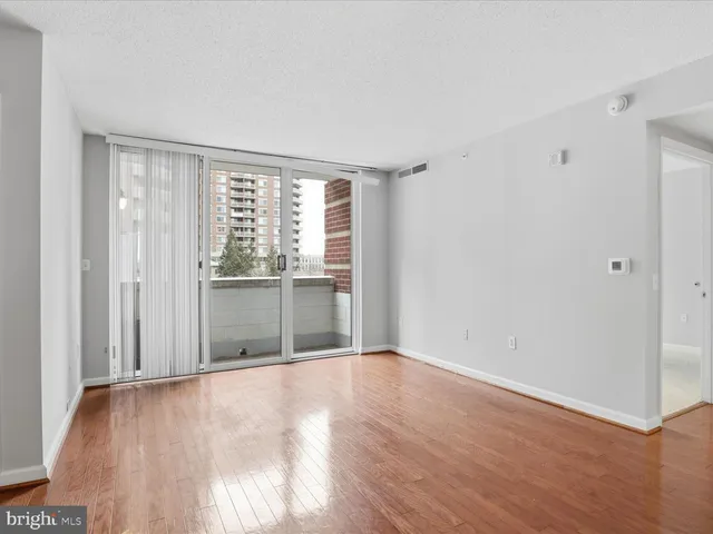 $2,900 | 880 North Pollard Street, Unit 323, Arlington, VA 22203