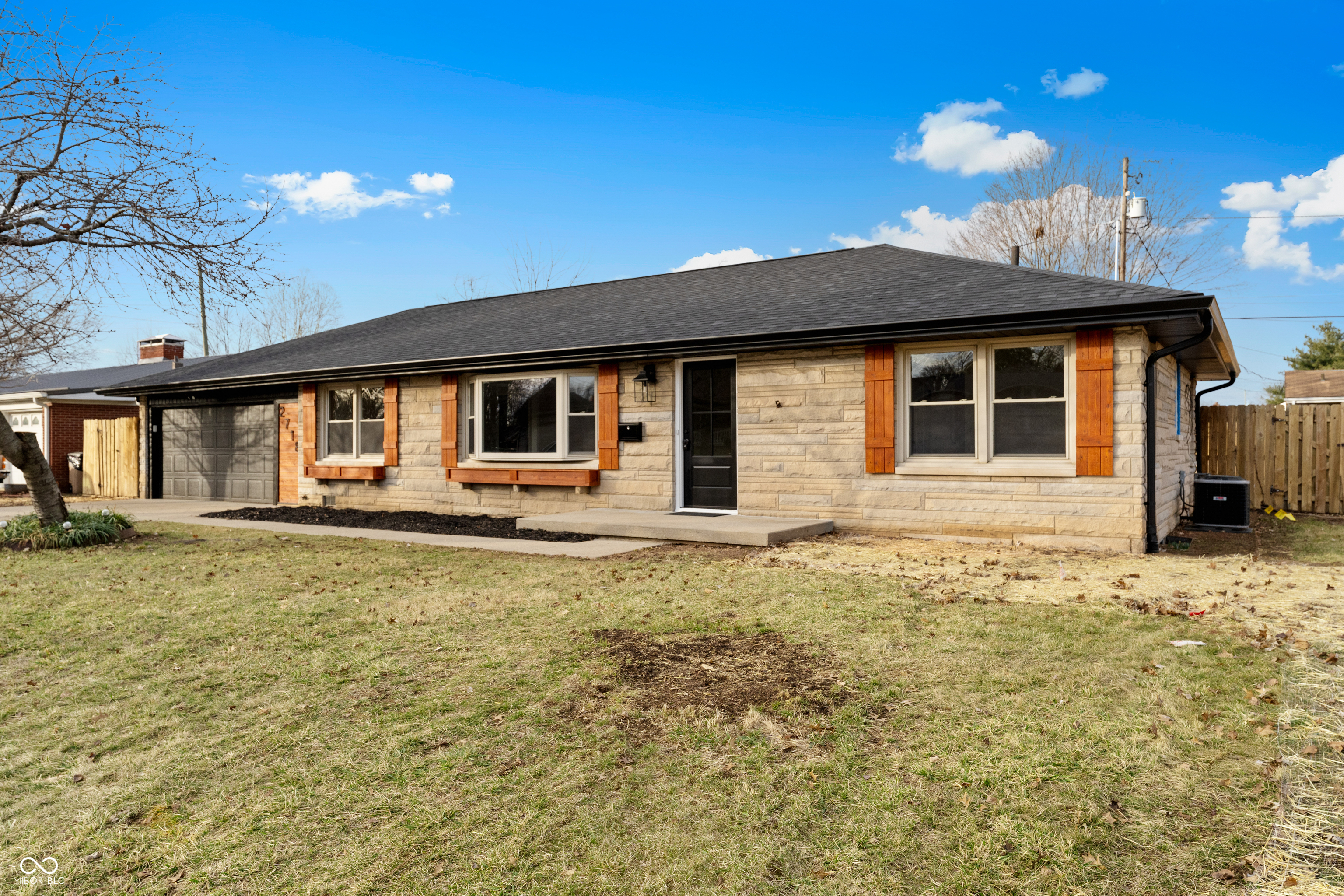 2718 Orchard Lane Columbus, IN 47201 - Photo 2 of 38