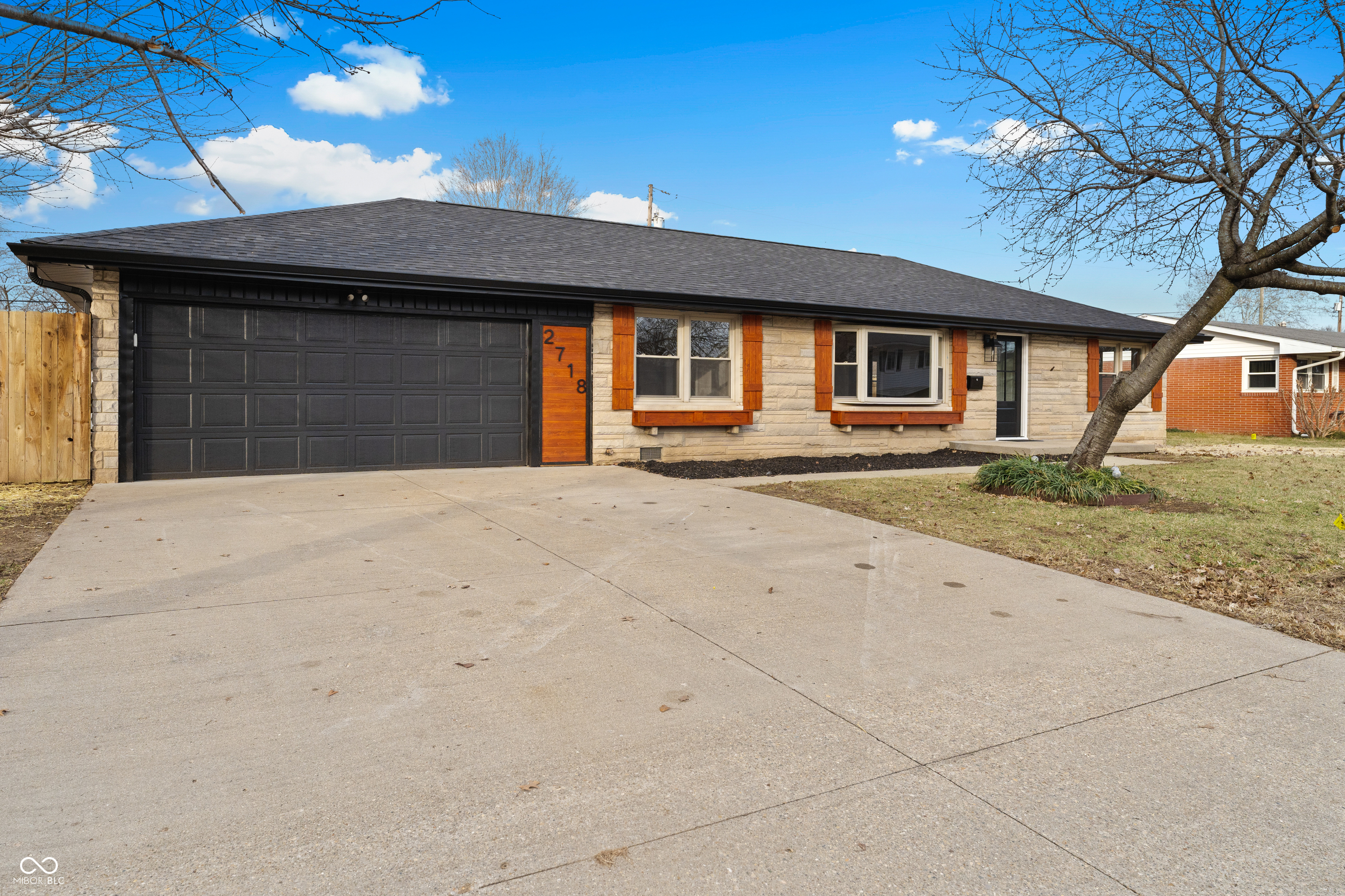 2718 Orchard Lane Columbus, IN 47201 - Photo 3 of 38