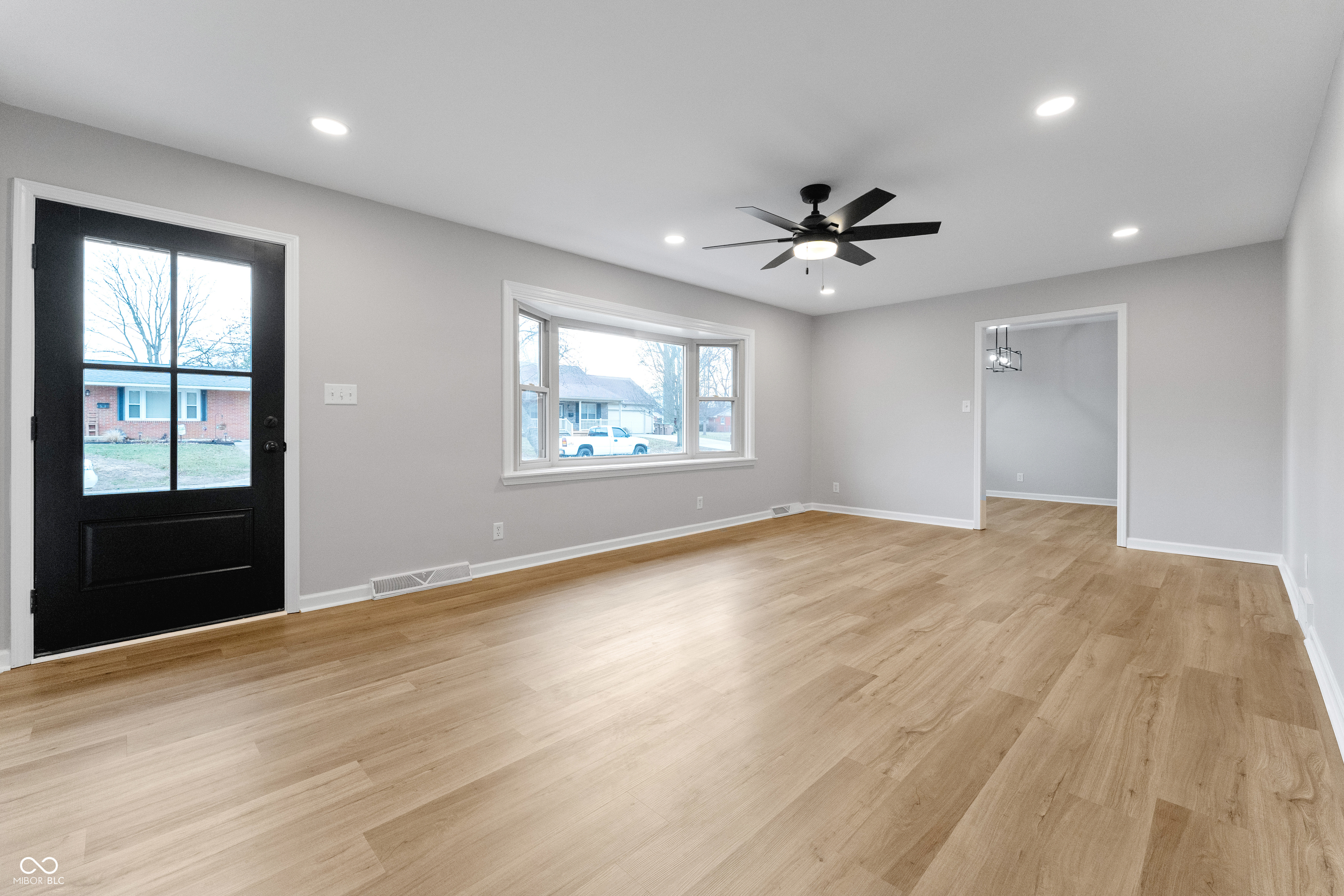 2718 Orchard Lane Columbus, IN 47201 - Photo 4 of 38