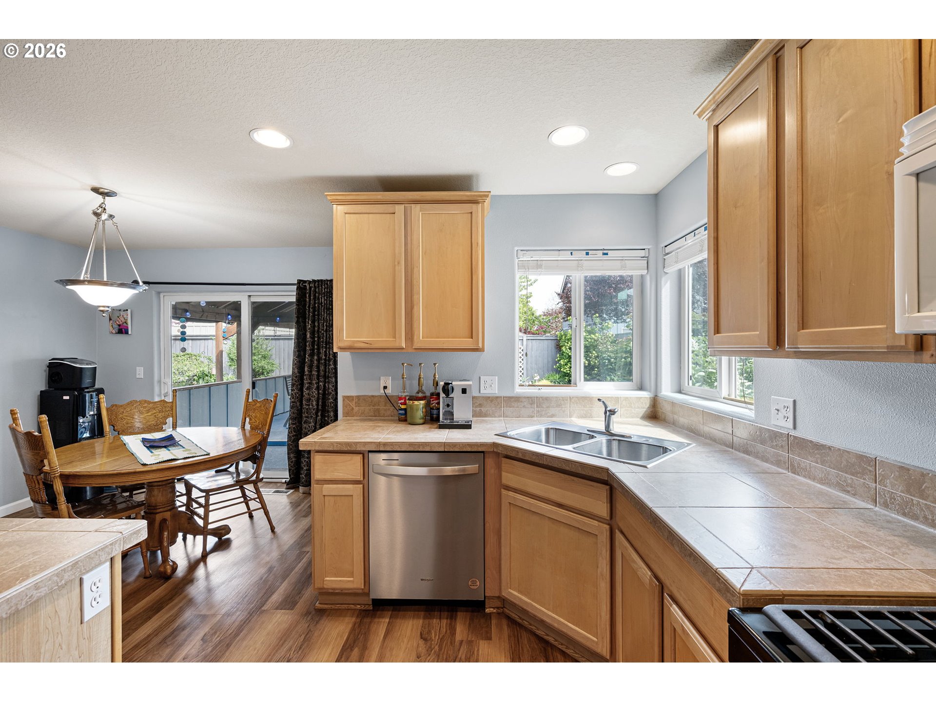 265 Southeast Casting Street Albany, OR 97322 - Photo 13 of 48 a kitchen with a sink stove and cabinets