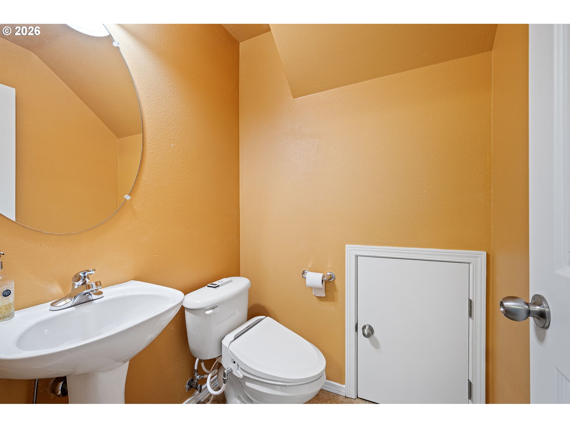 265 Southeast Casting Street Albany, OR 97322 - Photo 16 of 48 a bathroom with a sink and a mirror