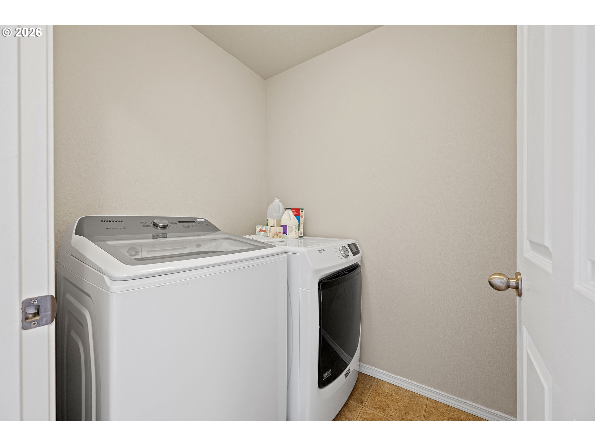 265 Southeast Casting Street Albany, OR 97322 - Photo 29 of 48 a utility room with dryer and washer