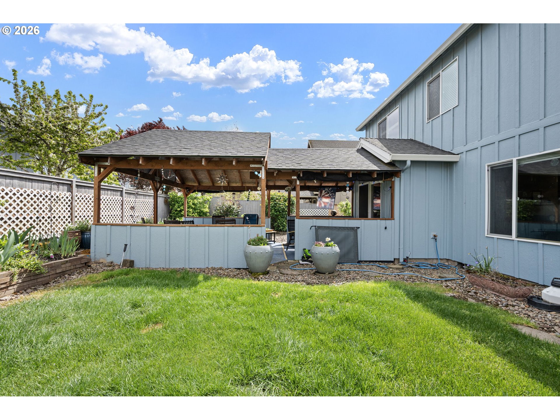 265 Southeast Casting Street Albany, OR 97322 - Photo 33 of 48 a backyard of a house with table and chairs