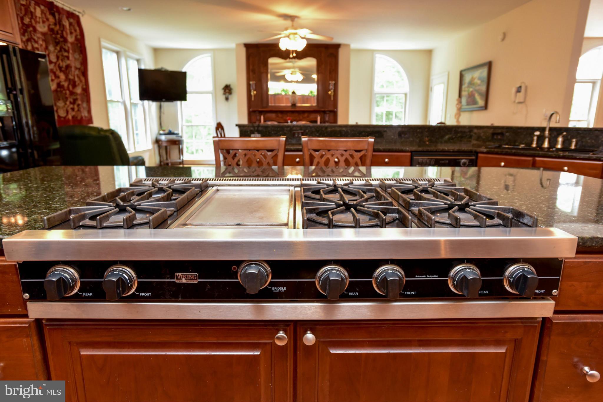 7 Riva Ridge Drive Stafford, VA 22556 - Photo 4 of 30 Chef Style Viking 6 burner GAS cook top!