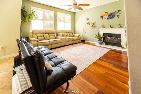 $4,750 | 19920 Via Joyce Drive, Saugus, CA 91350