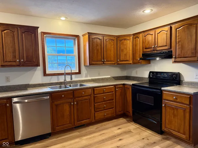 $274,900 | 3919 West Wahachee Drive, Terre Haute, IN 47802