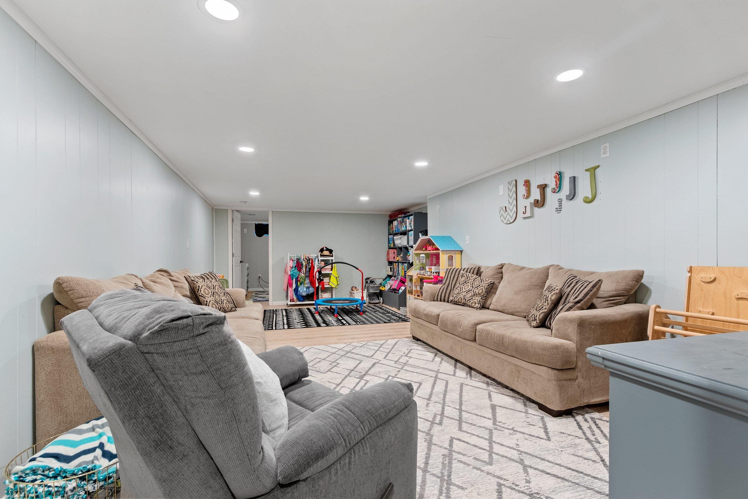 421 Memory Court Green Bay, WI 54301 - Photo 22 of 41