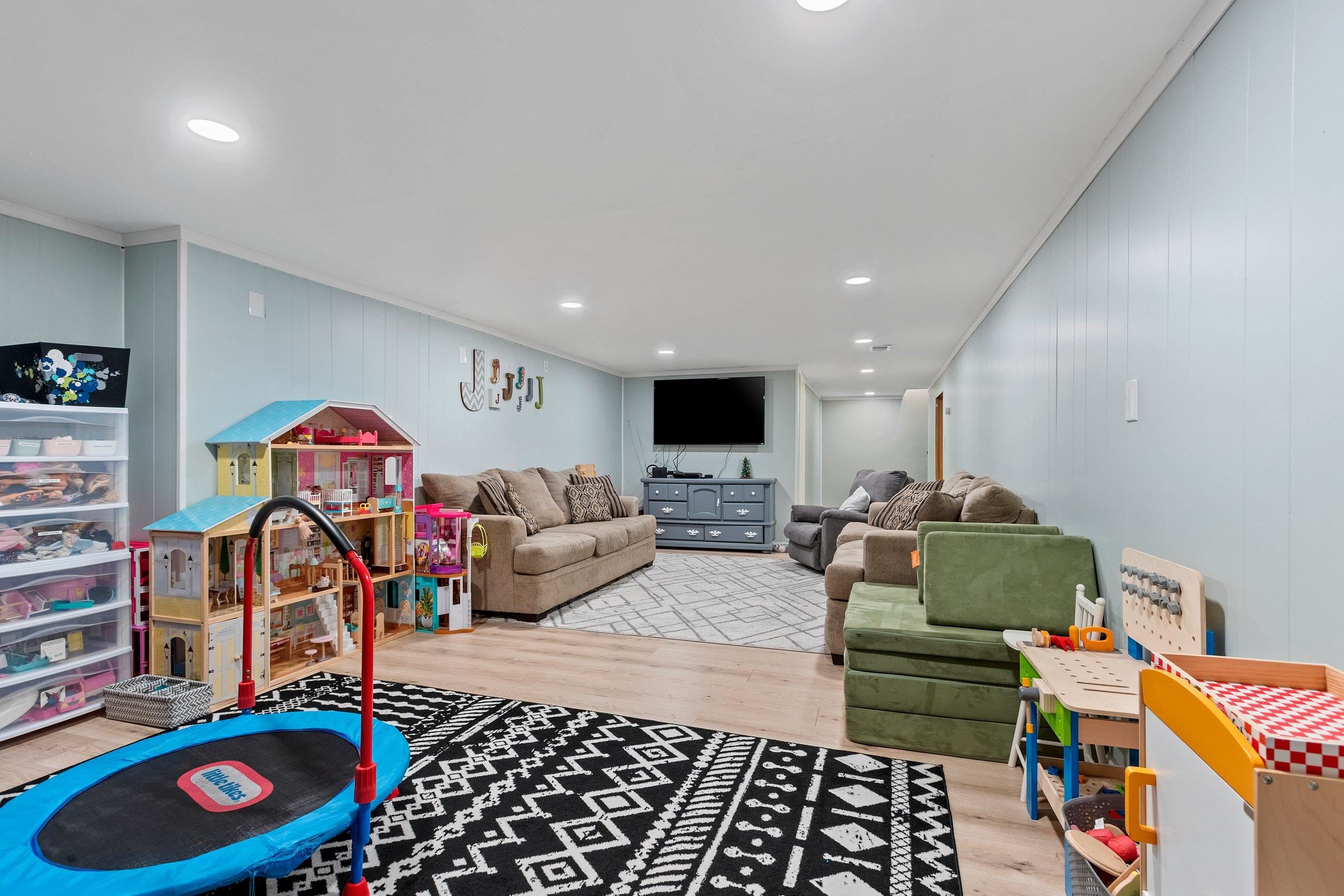 421 Memory Court Green Bay, WI 54301 - Photo 23 of 41