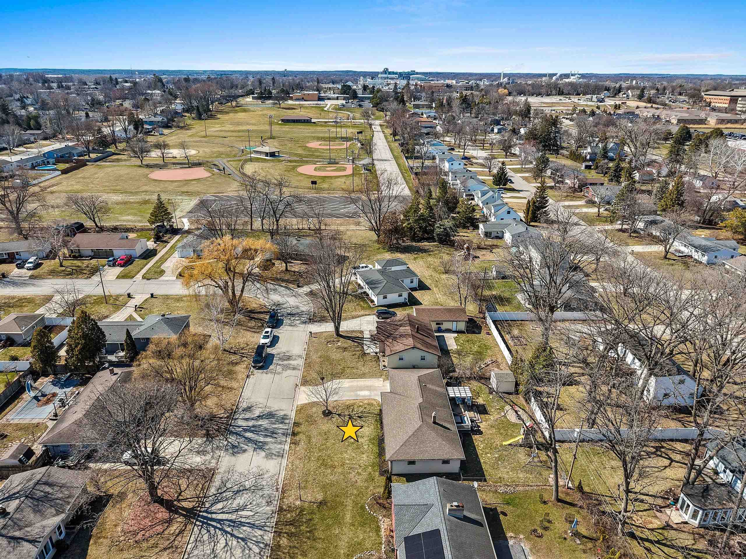 421 Memory Court Green Bay, WI 54301 - Photo 27 of 41
