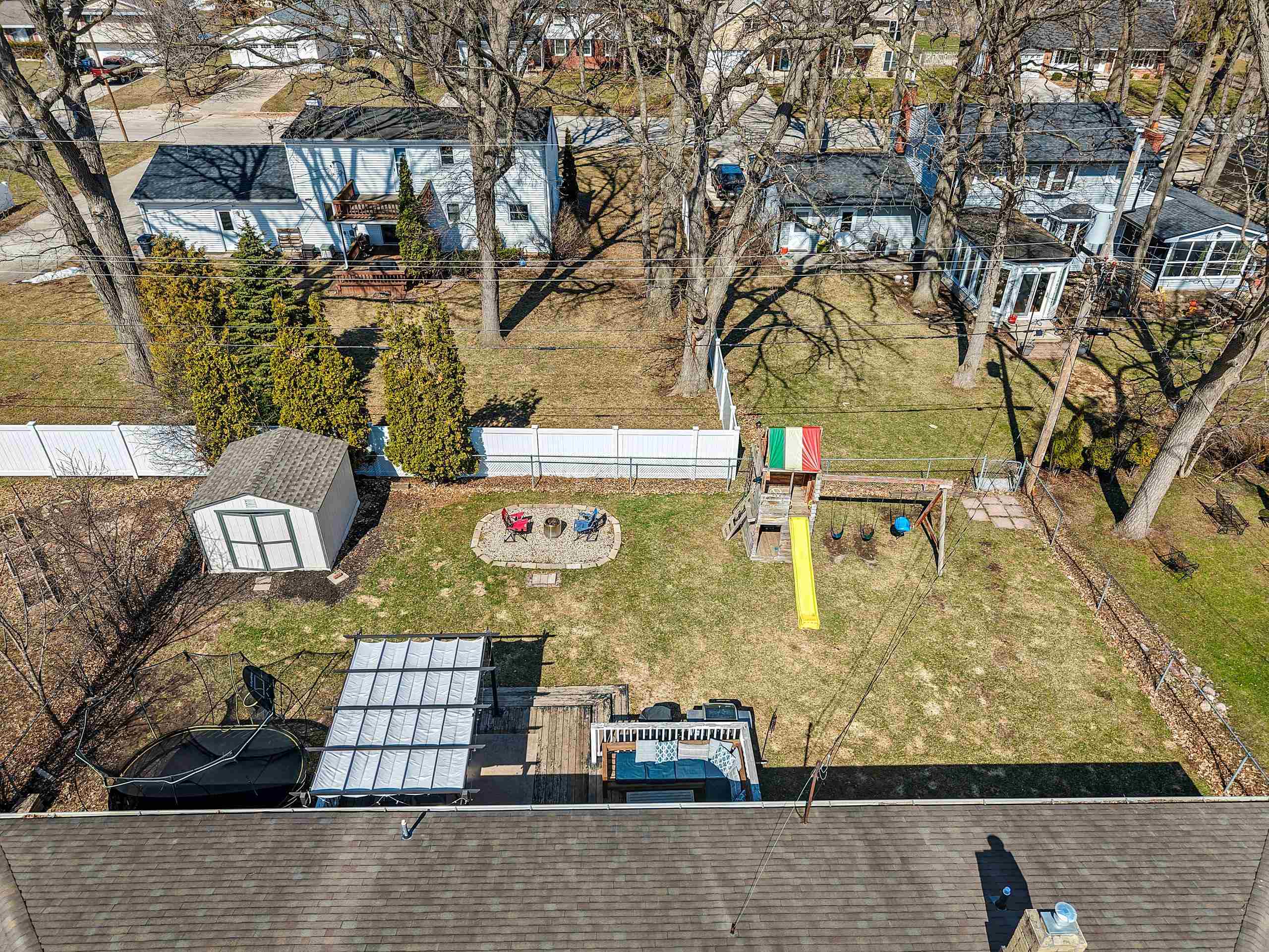 421 Memory Court Green Bay, WI 54301 - Photo 3 of 41