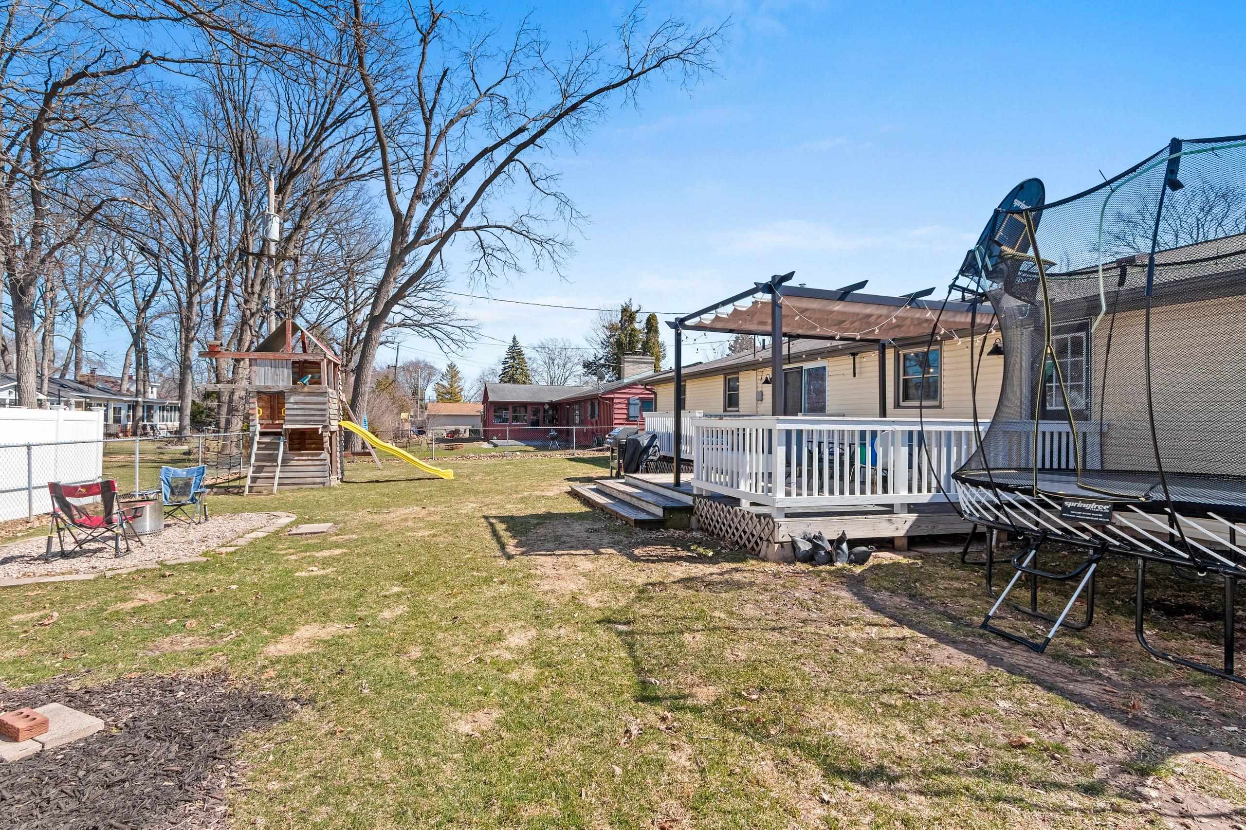 421 Memory Court Green Bay, WI 54301 - Photo 33 of 41