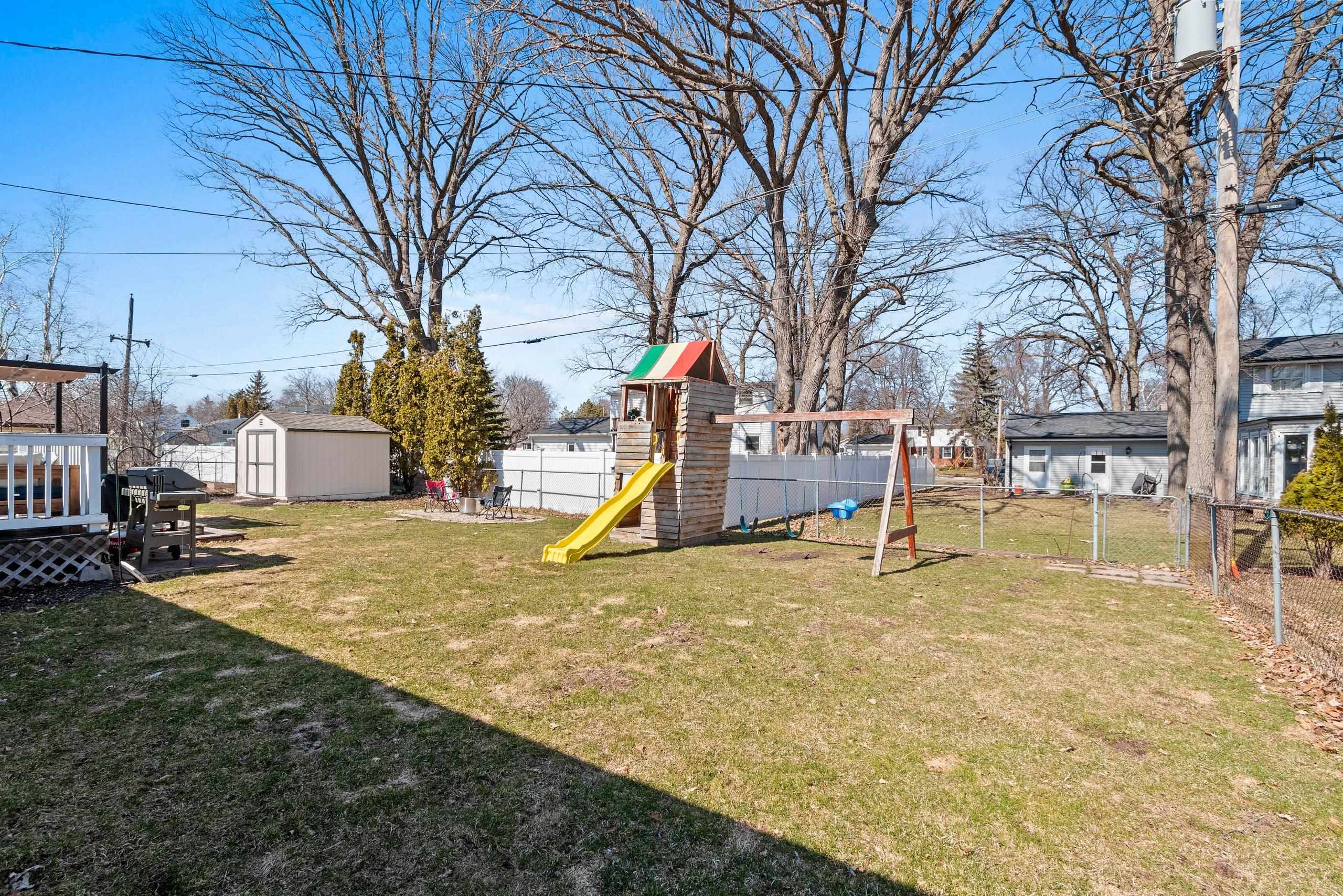 421 Memory Court Green Bay, WI 54301 - Photo 34 of 41