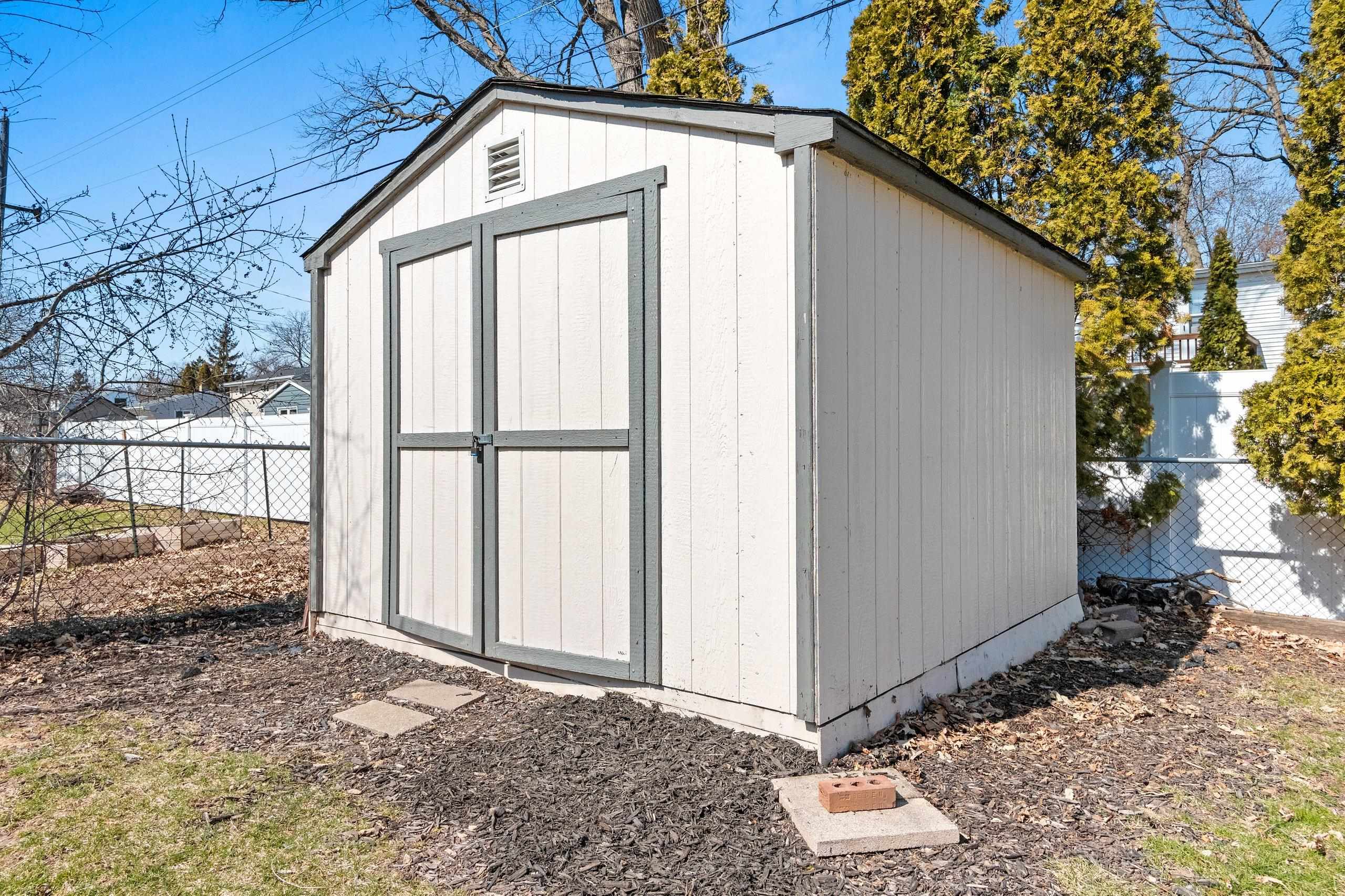 421 Memory Court Green Bay, WI 54301 - Photo 35 of 41