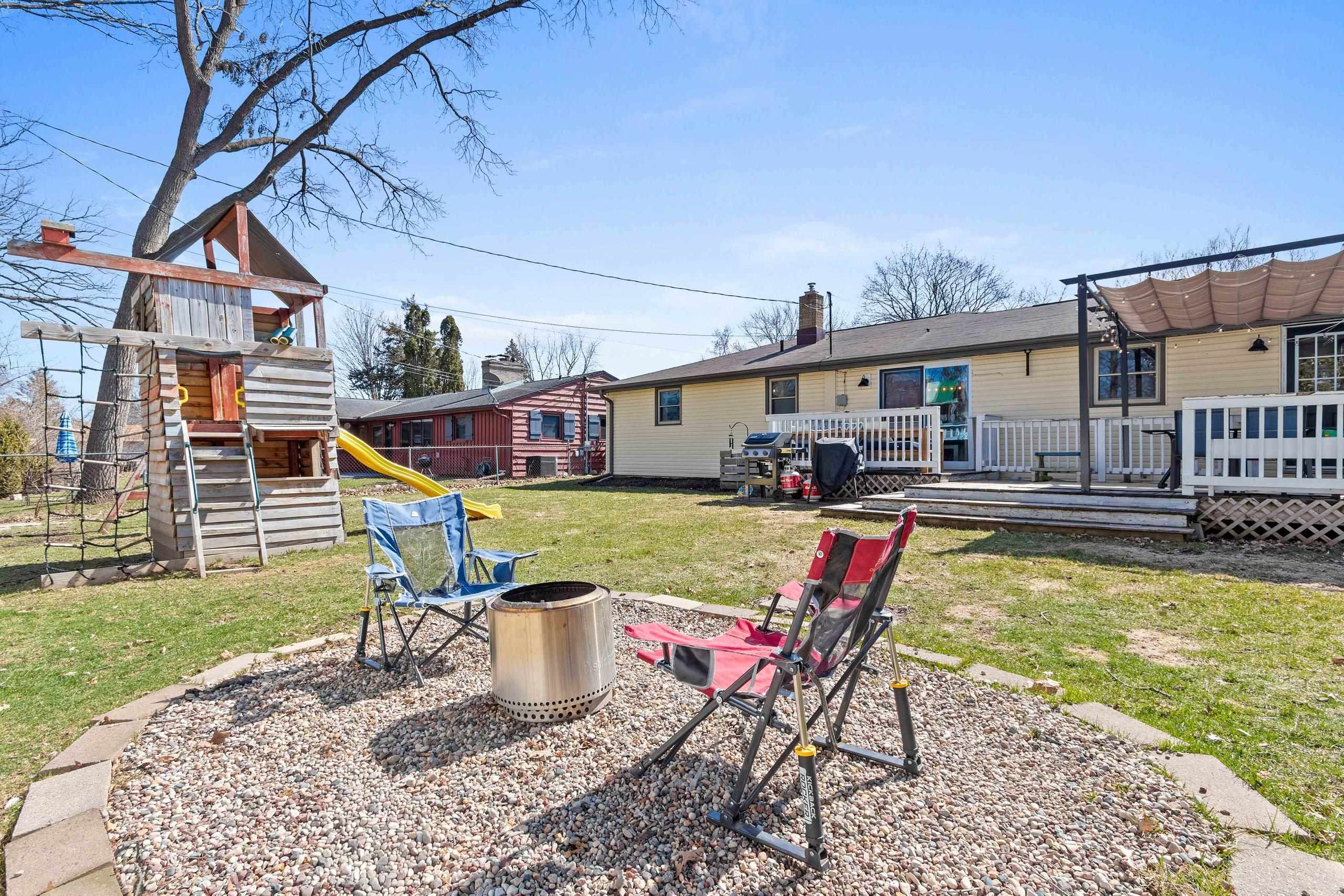 421 Memory Court Green Bay, WI 54301 - Photo 36 of 41