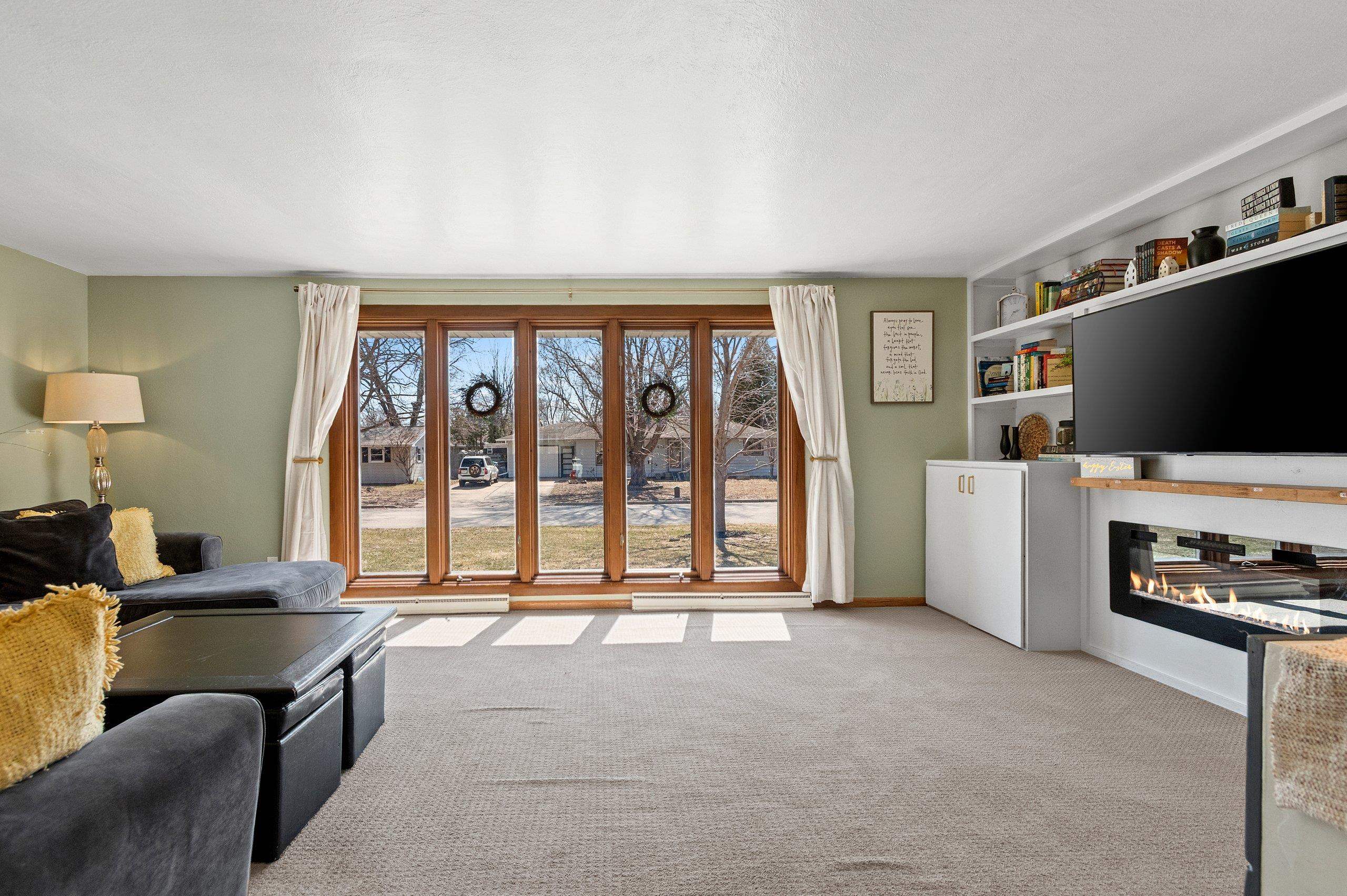 421 Memory Court Green Bay, WI 54301 - Photo 9 of 41