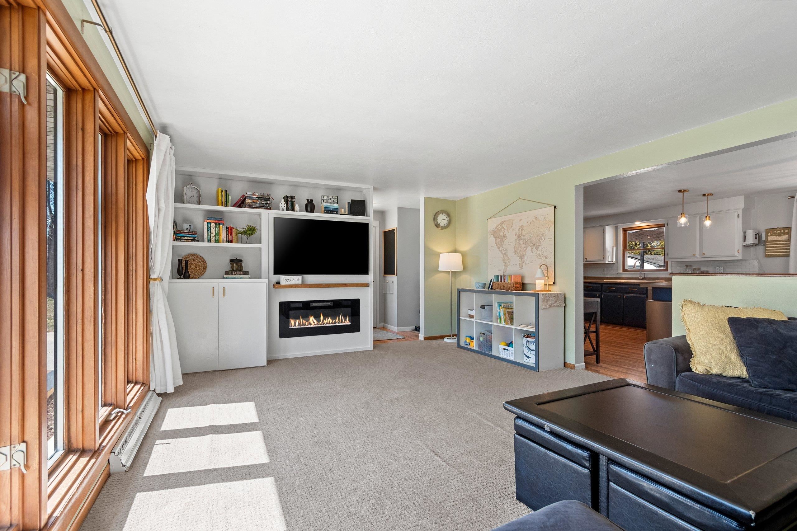 421 Memory Court Green Bay, WI 54301 - Photo 10 of 41