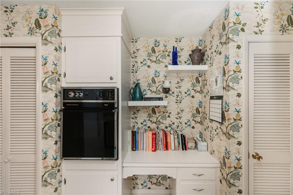 1177 Sweetbriar Road High Point, NC 27262 - Photo 11 of 50 Gallery Image 11