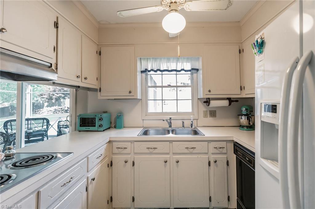 1177 Sweetbriar Road High Point, NC 27262 - Photo 10 of 50 Gallery Image 10