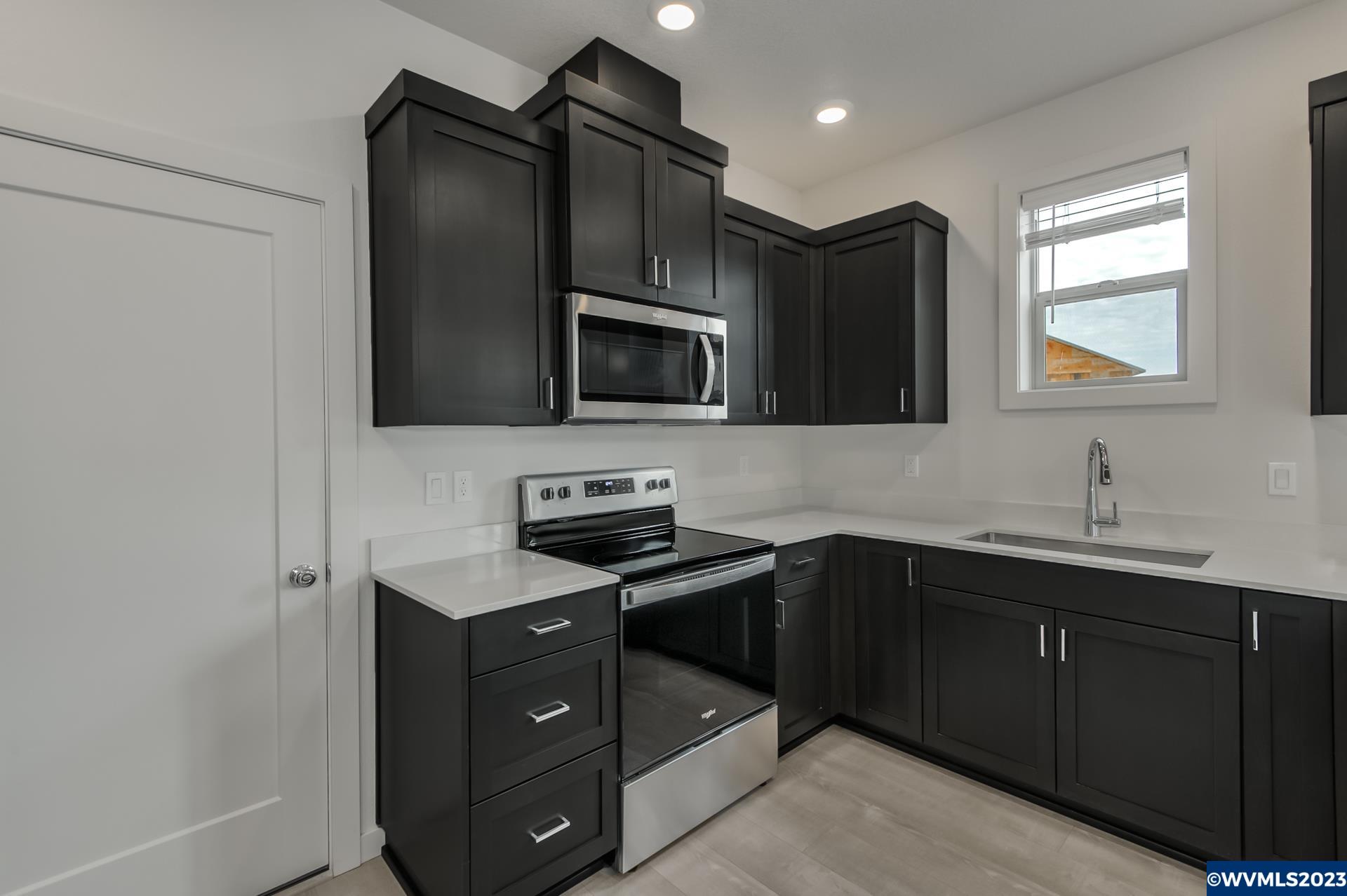 2077 Strong Road Southeast Salem, OR 97302 - Photo 5 of 14 Gallery Image 5