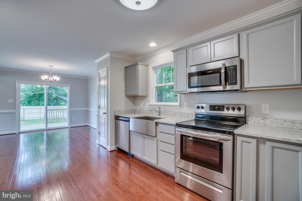 Richmond Road Colonial Beach, VA 22443 - Photo 8 of 28 D/W , Double Door Frig .. S.S Appliances