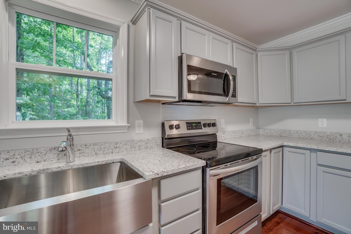 Richmond Road Colonial Beach, VA 22443 - Photo 9 of 28 Kitchen , farm sink, Flat Top Stove, Built In Micr