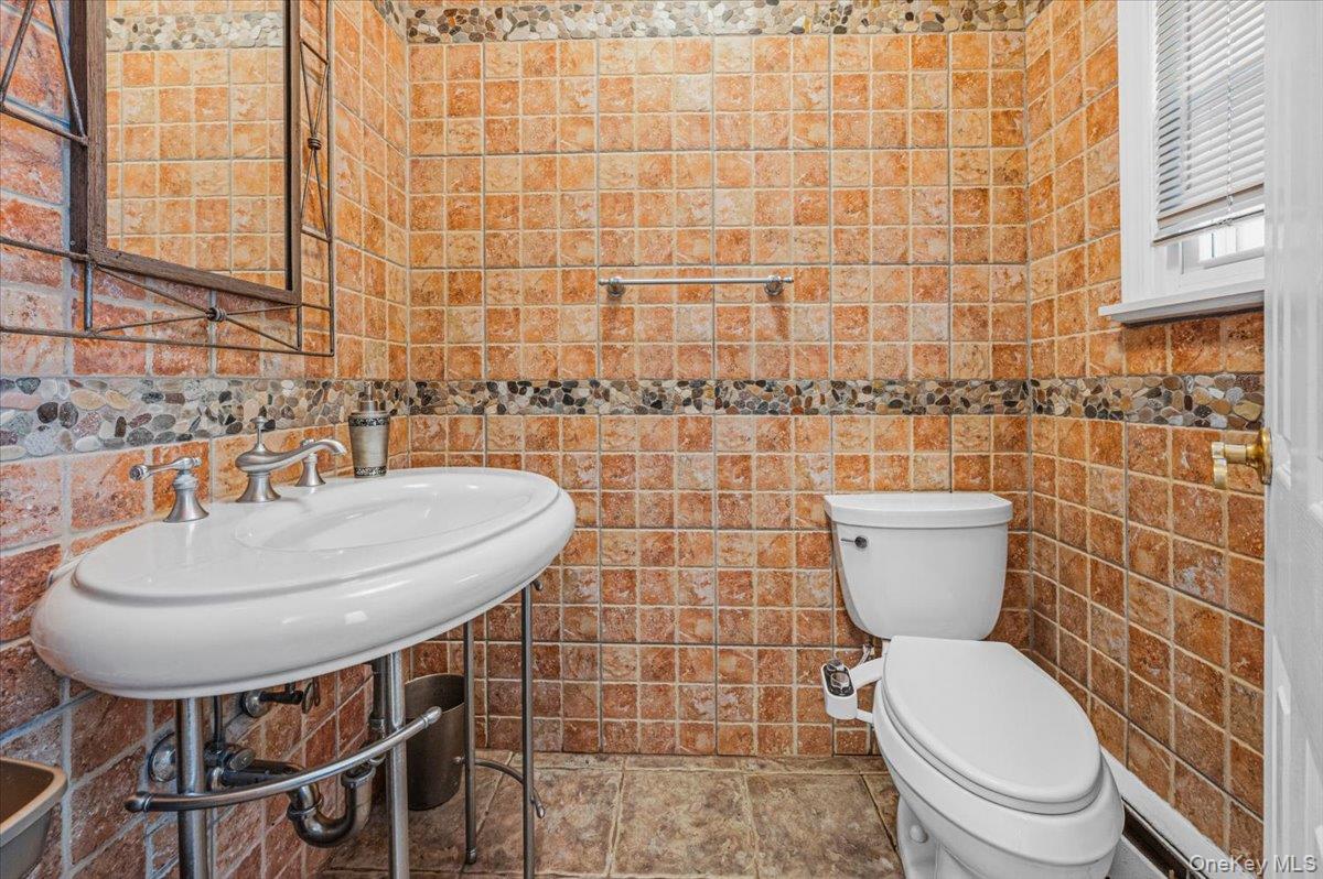 626 Caledonia Road Dix Hills, NY 11746 - Photo 21 of 49 a bathroom with a toilet a sink and mirror