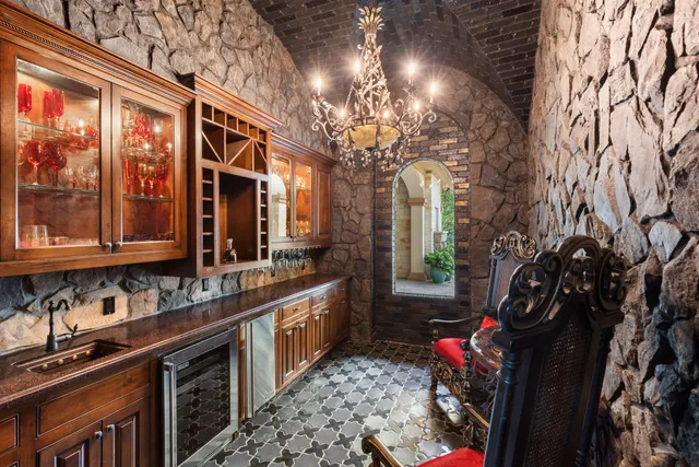 $5,000,000 | 15 Estancia Place, The Woodlands, TX 77389