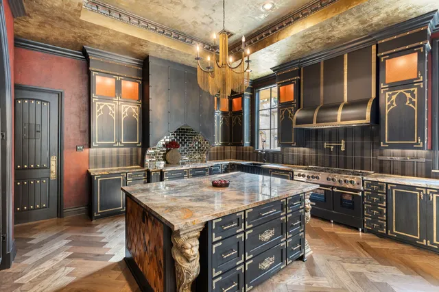 $5,000,000 | 15 Estancia Place, The Woodlands, TX 77389