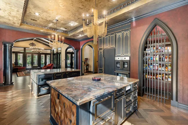 $5,000,000 | 15 Estancia Place, The Woodlands, TX 77389