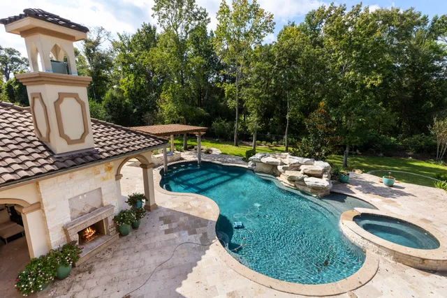 $5,000,000 | 15 Estancia Place, The Woodlands, TX 77389