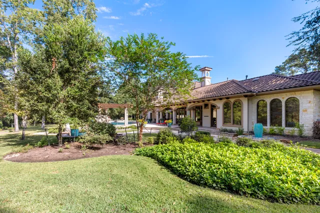 $5,000,000 | 15 Estancia Place, The Woodlands, TX 77389