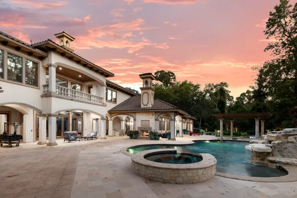 $5,000,000 | 15 Estancia Place, The Woodlands, TX 77389