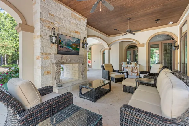 $5,000,000 | 15 Estancia Place, The Woodlands, TX 77389