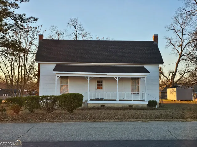 $1,350 | 1325 3rd Street, Dudley, GA 31022