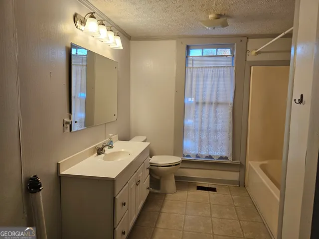 $1,350 | 1325 3rd Street, Dudley, GA 31022