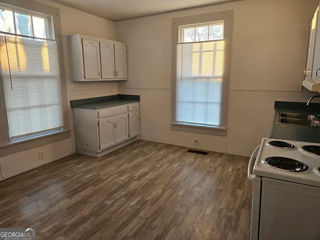 $1,350 | 1325 3rd Street, Dudley, GA 31022