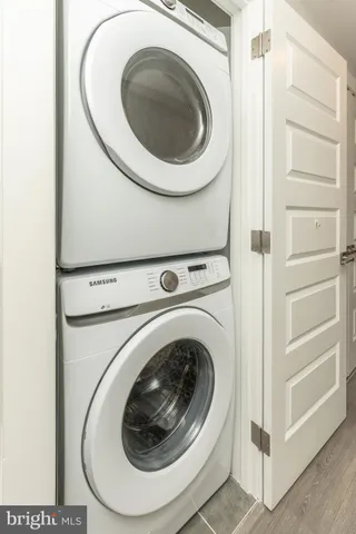 a close up view of a washer and dryer