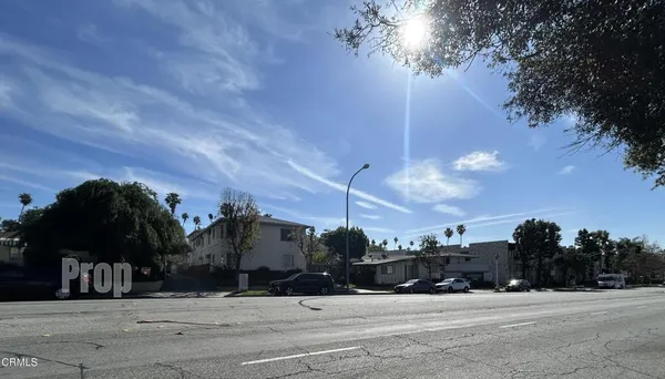 $1,358,000 | 1104 North Lake Avenue, Pasadena, CA 91104