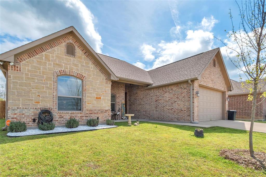 129 Oak Springs Loop Mabank, TX 75147 - Photo 3 of 32