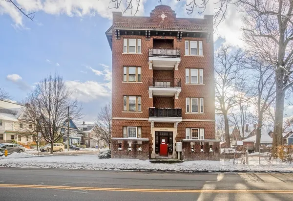 $2,000 | 228 Belmont Avenue, Unit 2R, Springfield, MA 01108