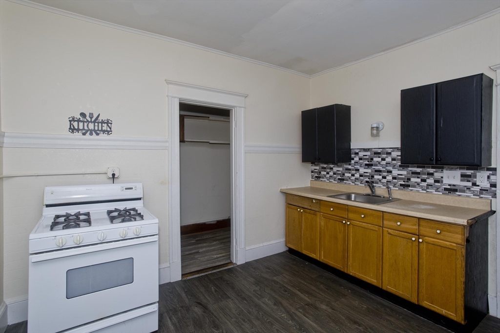 228 Belmont Avenue, Unit 2R Springfield, MA 01108 - Photo 4 of 10