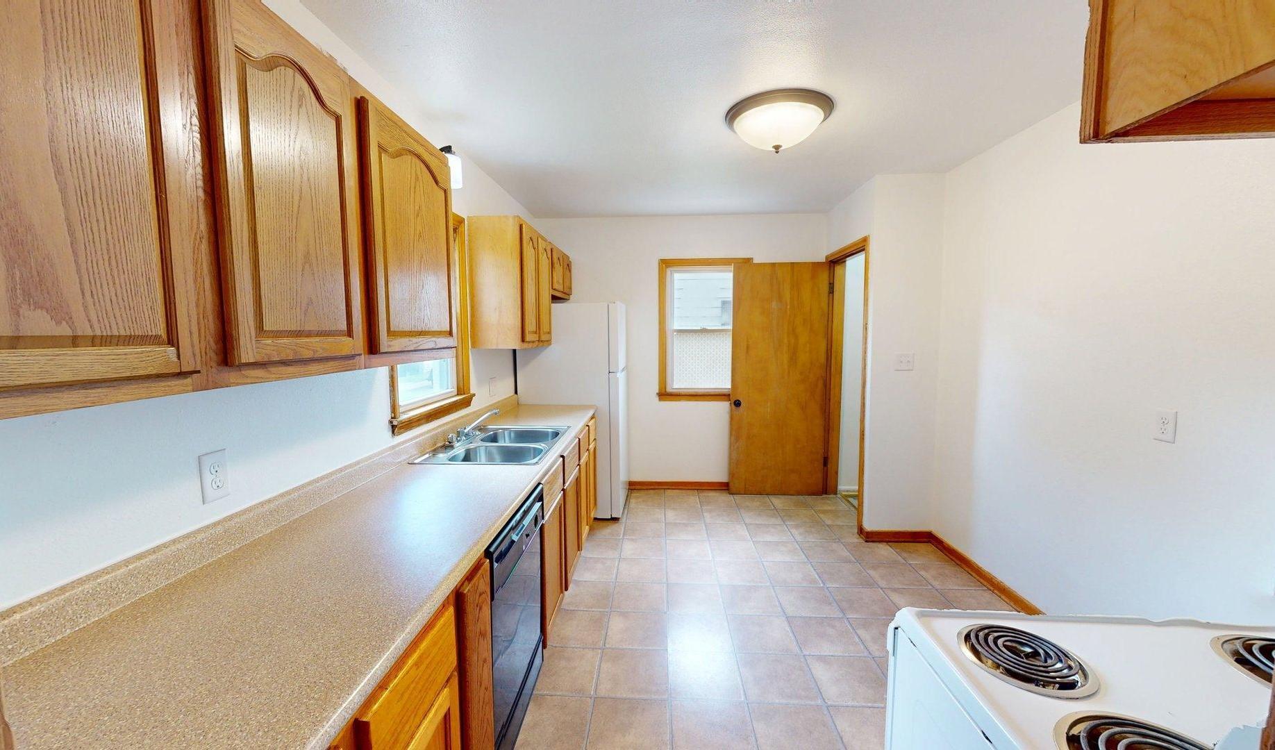 1004 6th Street Southwest Willmar, MN 56201 - Photo 4 of 15