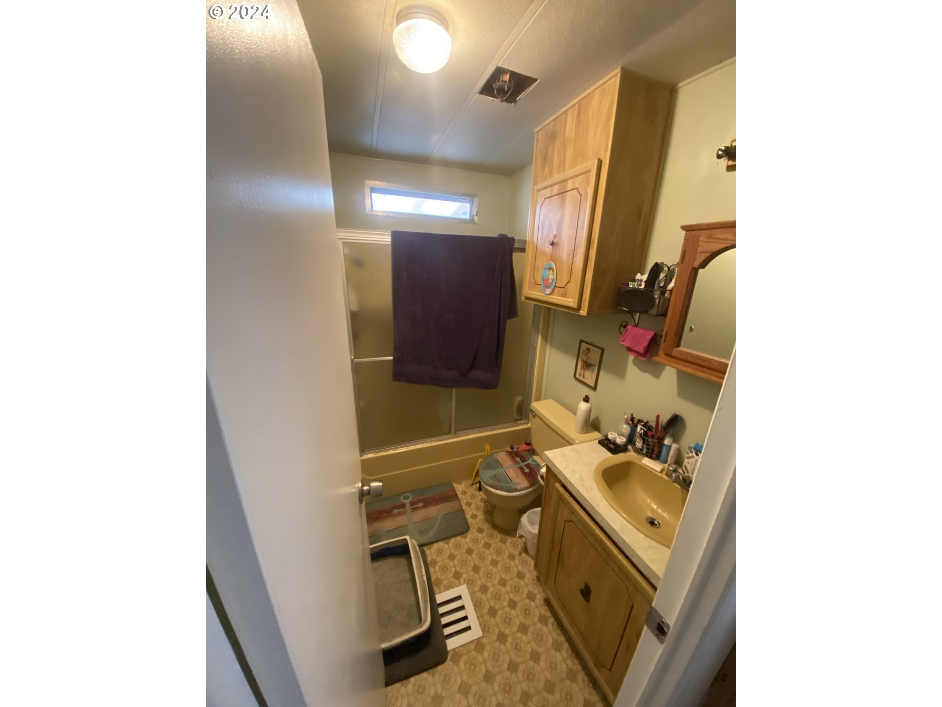 237 Waite Street Eugene, OR 97402 - Photo 14 of 17 a bathroom with a sink and mirror