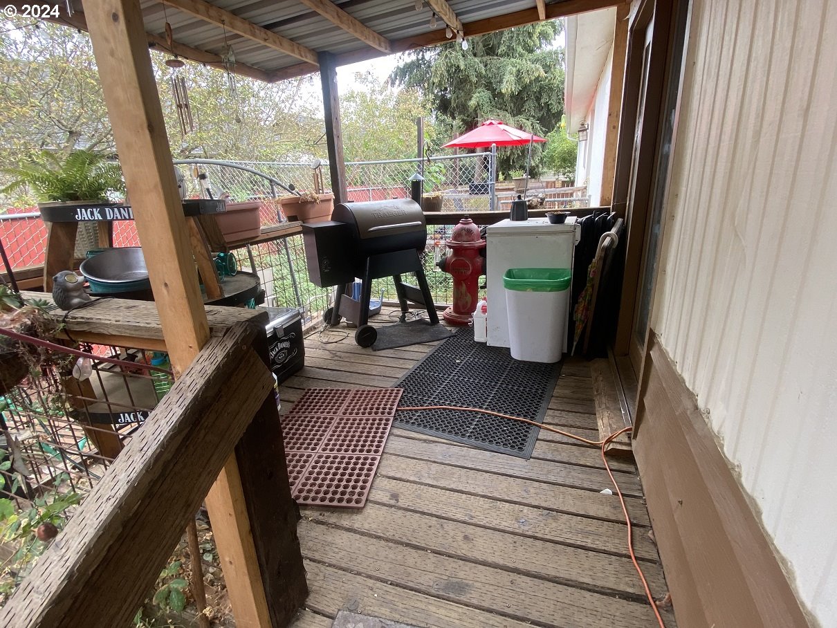 237 Waite Street Eugene, OR 97402 - Photo 6 of 17 a outdoor living space with furniture