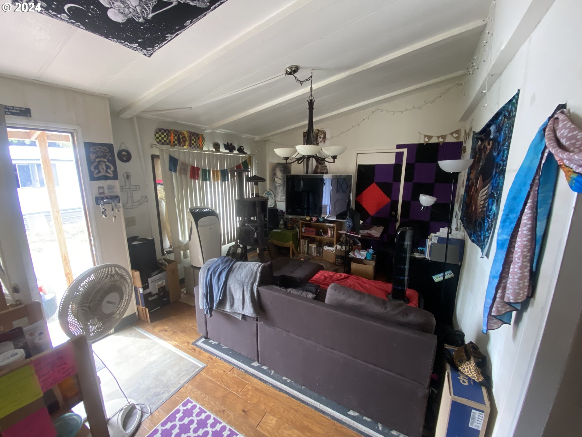 237 Waite Street Eugene, OR 97402 - Photo 10 of 17 a view of a livingroom with furniture and a window