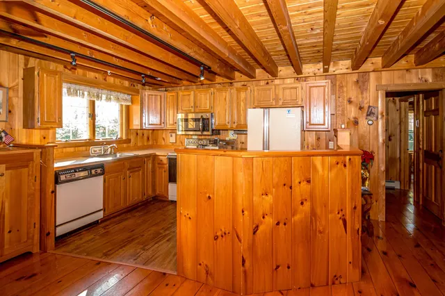 $655,000 | 17 Pickering Road, Bartlett, NH 03812