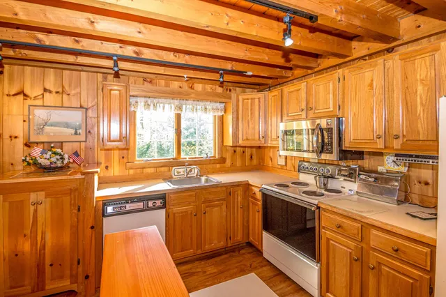 $655,000 | 17 Pickering Road, Bartlett, NH 03812