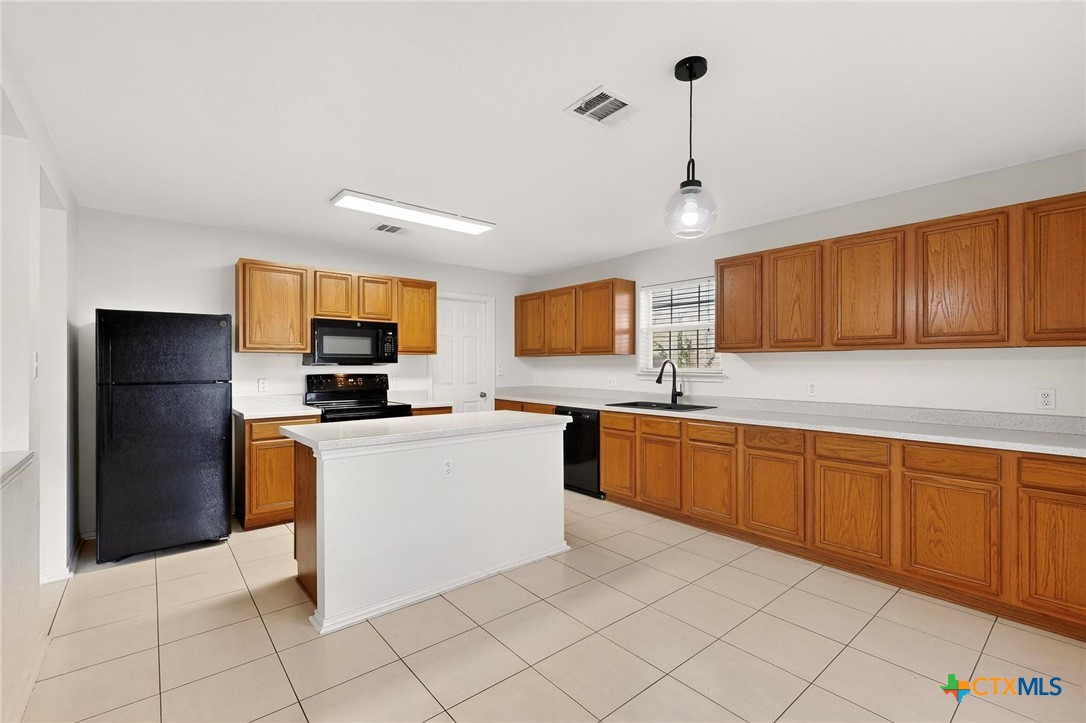 109 Comal Cove Elgin, TX 78621 - Photo 10 of 35