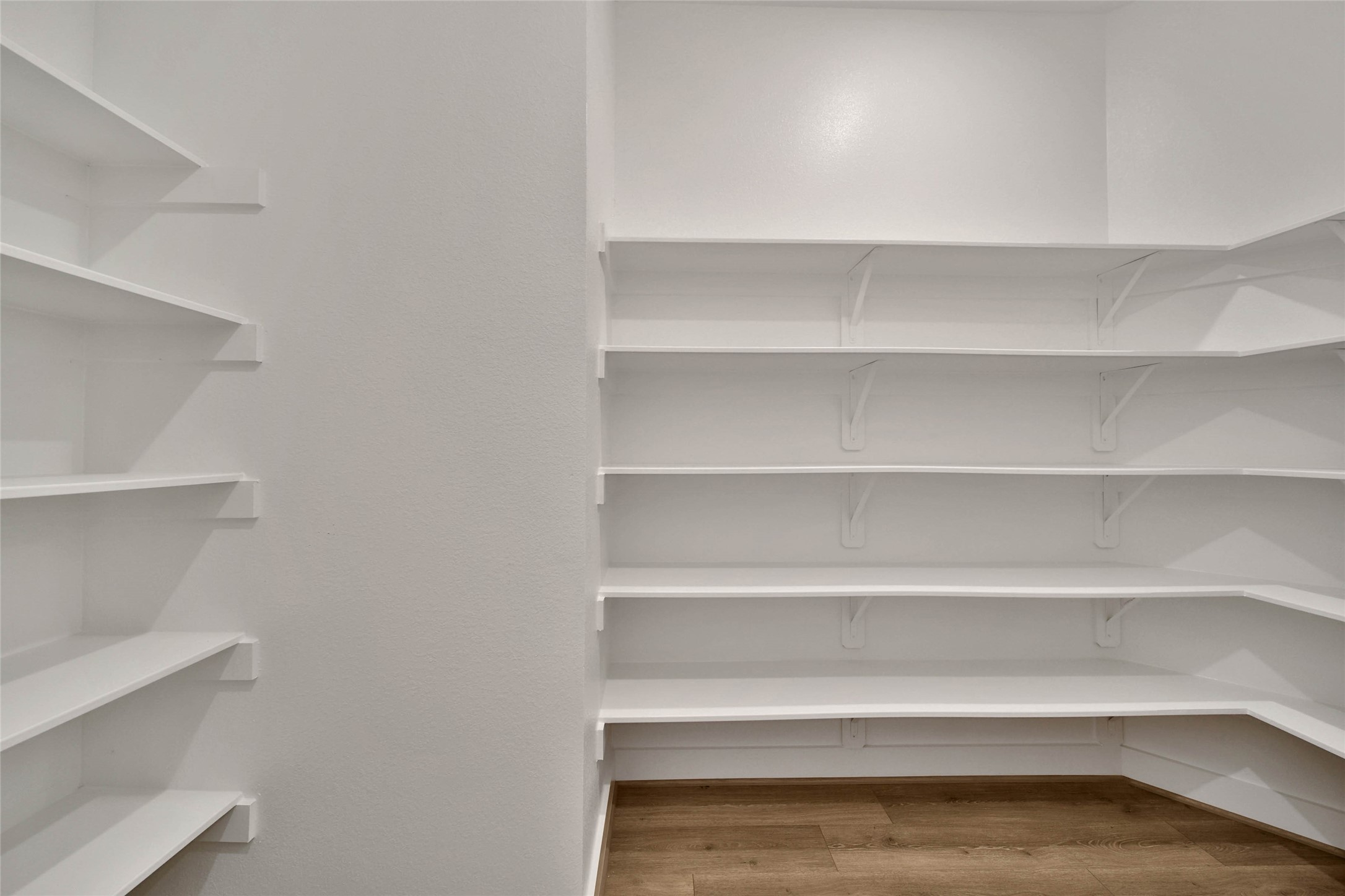 4610 Magnolia Bend Drive Rosharon, TX 77583 - Photo 14 of 48 a view of a room with shelf